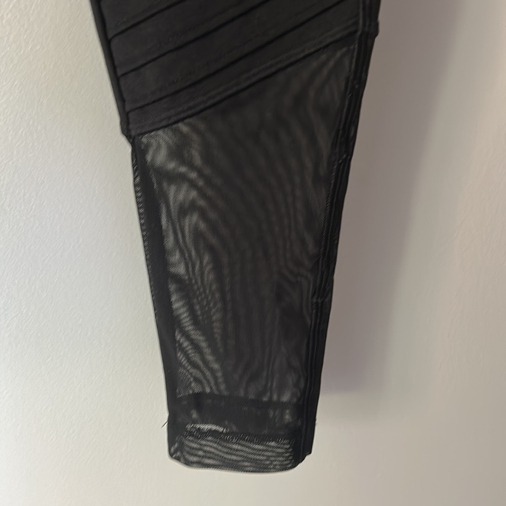 PINK Victoria’s Secret Women’s Black/Grey/Pink Leggings - Picture 3 of 6